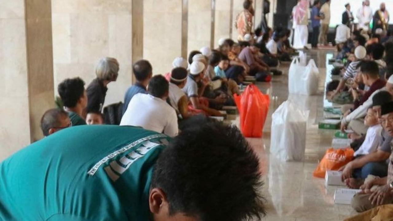 Ketersediaan nasi kotak tersebut meningkat dari tahun sebelumnya. Foto: Liputan6.com / Herman Zakharia