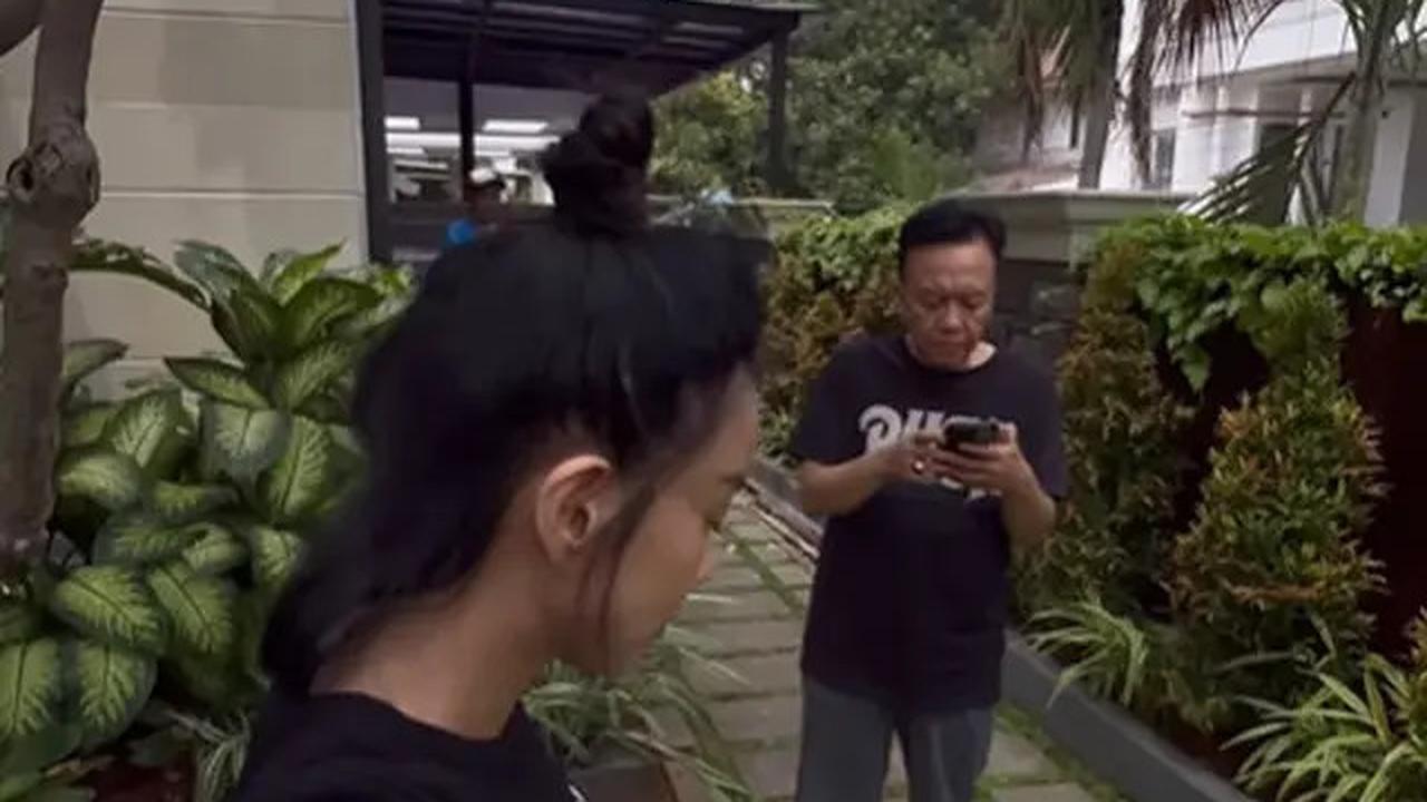 6 Potret Taman Mini Rumah Ari Lasso yang Asri, Jadi Spot Santai Favorit bareng Kekasih