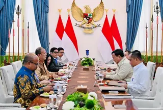 Prabowo menggelar pertemuan dengan Tim Gabungan Perumus Undang-Undang (UU) Satu Data Indonesia di Istana Kepresidenan, Jakarta, Kamis (29/10/2026).