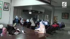 Dokter dan karyawan lain mogok kerja karena tak digaji selama dua bulan.