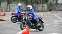 Tere Rosiana Putri asal Bekasi tercatat sebagai peserta Safety Riding Training & Slalom Competition rangkaian dari program MotoGP Street Experience RC213V-S.