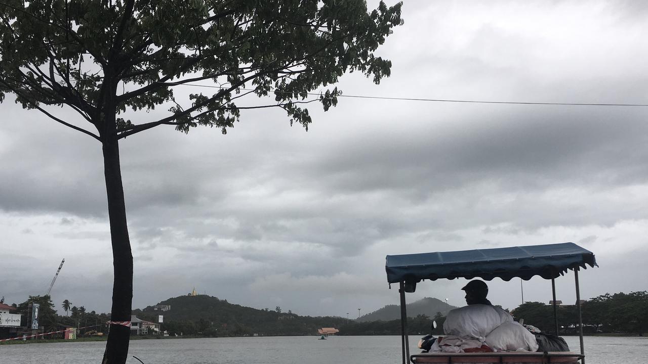 Hujan deras yang mengguyur Thailand selatan menyebabkan banjir