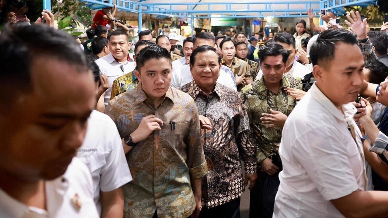 VIDEO: Gaya Sangar Teddy Langsung Bersuara Lembut ke Lansia Ingin Foto Bareng Prabowo