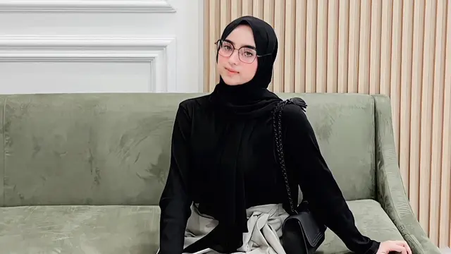 7 Potret Dinan Fajrina, Istri Doni Salmanan yang Tetap Dukung Sang Suami