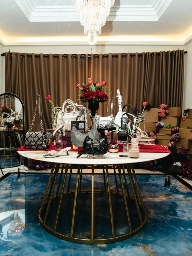 Gaya Elegan dan Penuh Inovasi Khas Party People dari Steve Madden Fall 2023