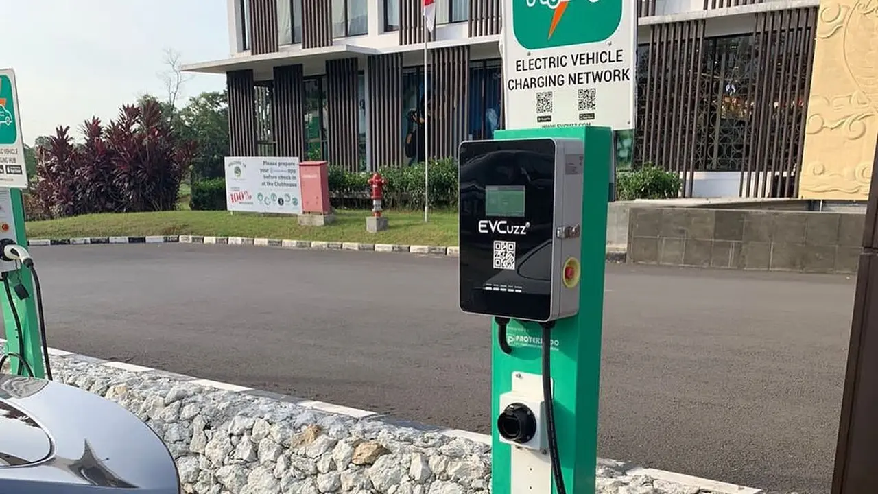 Lobi Hotel Marriott Indonesia Kini Dilengkapi Stasiun Pengisian Mobil Listrik