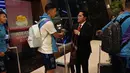 Pada kesempatan ini, semua pemain Argentina dan ofisial selain mendapat sambutan hangat juga dikalungi syal kain tradisional batik oleh Ketua Umum PSSI dan Exco. (FOTO: instagram.com/erickthohir/)