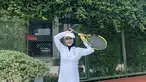 Lulus dari JKT48, Melody masih bergelut dengan kesibukan di dunia hiburan. Meski tidak tampil di atas panggung, kini Melody menjadi bagian dari tim di balik layar JKT48. Sesekali penampilannya pun membuat para penggemarnya rindu saat membawakan lagu-lagu yang pernah ia nyanyikan di panggung melalui Instagram. (Liputan6.com/IG/@melodylaksani92)