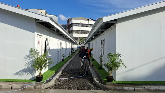 BUMN Karya sukses membangun ratusan rumah untuk warga bantaran rel Senen. Hunian minimalis ini tak hanya kokoh, tapi juga sudah dilengkapi fasilitas. (Liputan6.com/Arief)