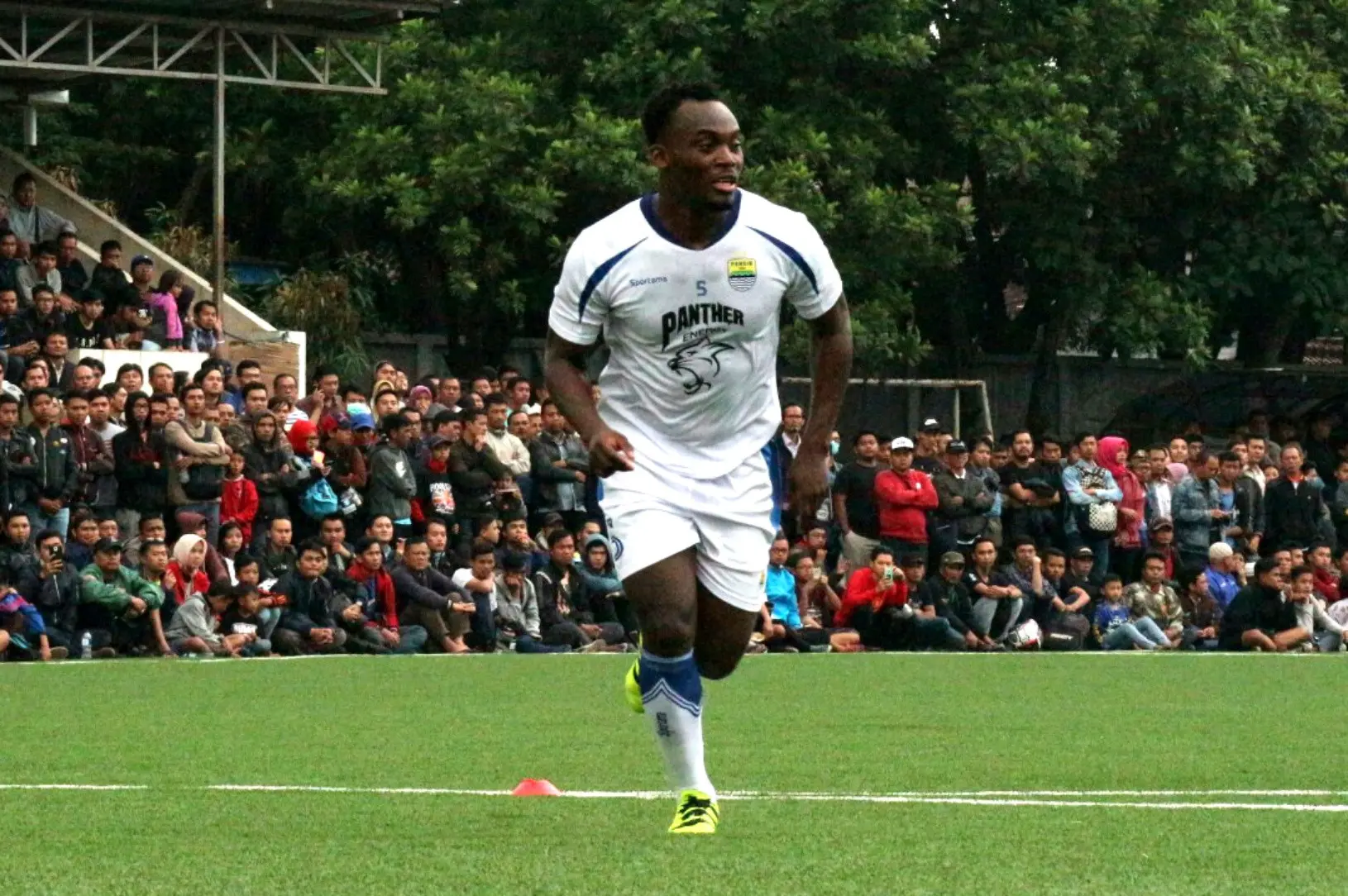 Pemain anyar Persib Bandung, Michael Essien. (Liputan6.com/Kukuh Saokani)