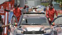 Mantan pelatih Chelsea, Andre Villas-Boas (kanan) bersama navigator Ruben Faria, beraksi pada Reli Dakar 2018. (AP Photo/Martin Mejia)