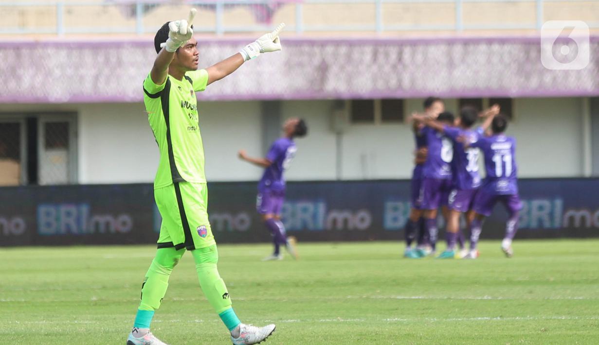 Sementara, Persita tertahan pada posisi ke-15 dengan 27 poin. (Bola.com/M Iqbal Ichsan)