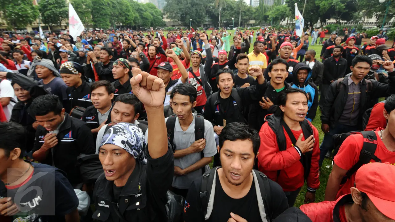 20160217-Tuntut-Kasus Demo-Dihentikan-Buruh-Unjuk Rasa-di Mapolda Metro Jaya-Jakarta