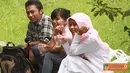 	Citizen6, Yogyakarta: Para Mahasiswa UGM Yogyakarta, sedang berdiskusi tentang workshop Citizen6, sambil makan siang. (Pengirim: Ady Permadi)
