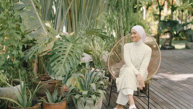 Inspirasi Outfit Berhijab Sederhana dari Ayudia C, Melody Laksani, dan Nadhifa Allya Tsana untuk Aktivitas Sehari-hari