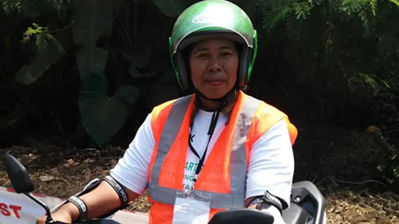 Ini Reaksi Penumpang Saat Melihat Perempuan Pengemudi Go-Jek