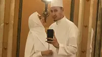 Kartika Putri dan Habib Usman bin Yahya [foto: instagram/kartikaputriworld]
