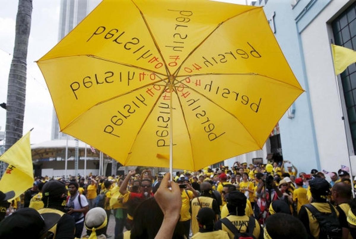 Ribuan warga Malaysia turun ke jalan tuntut Najib Razak mundur