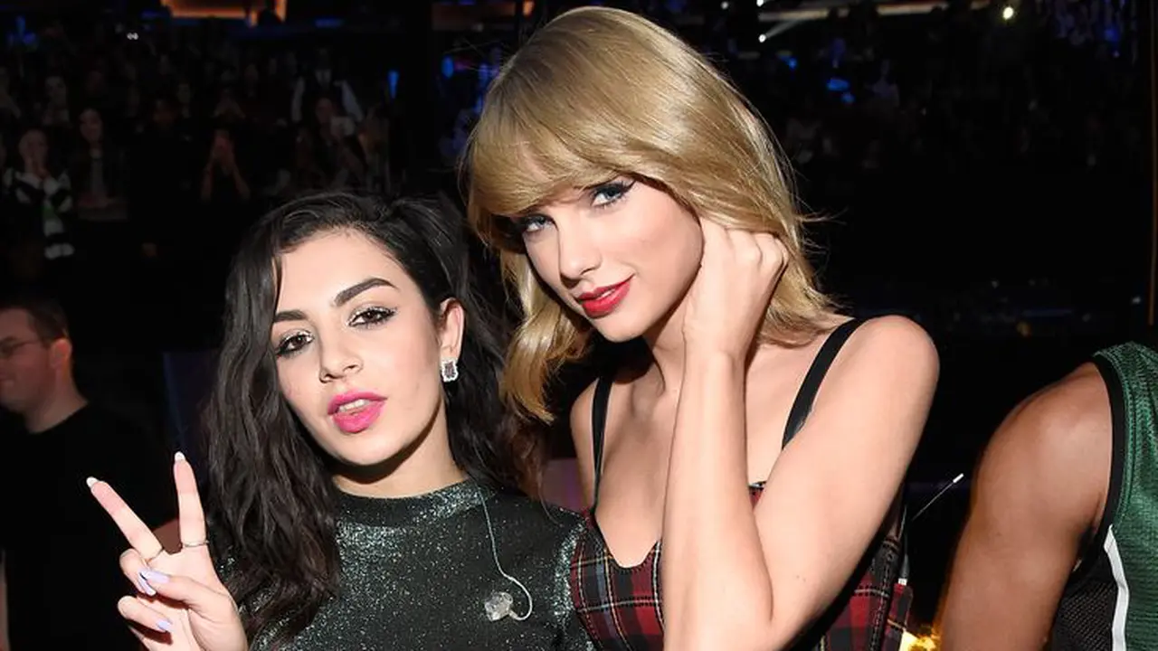 [Bintang] Taylor Swift & Charli XCX