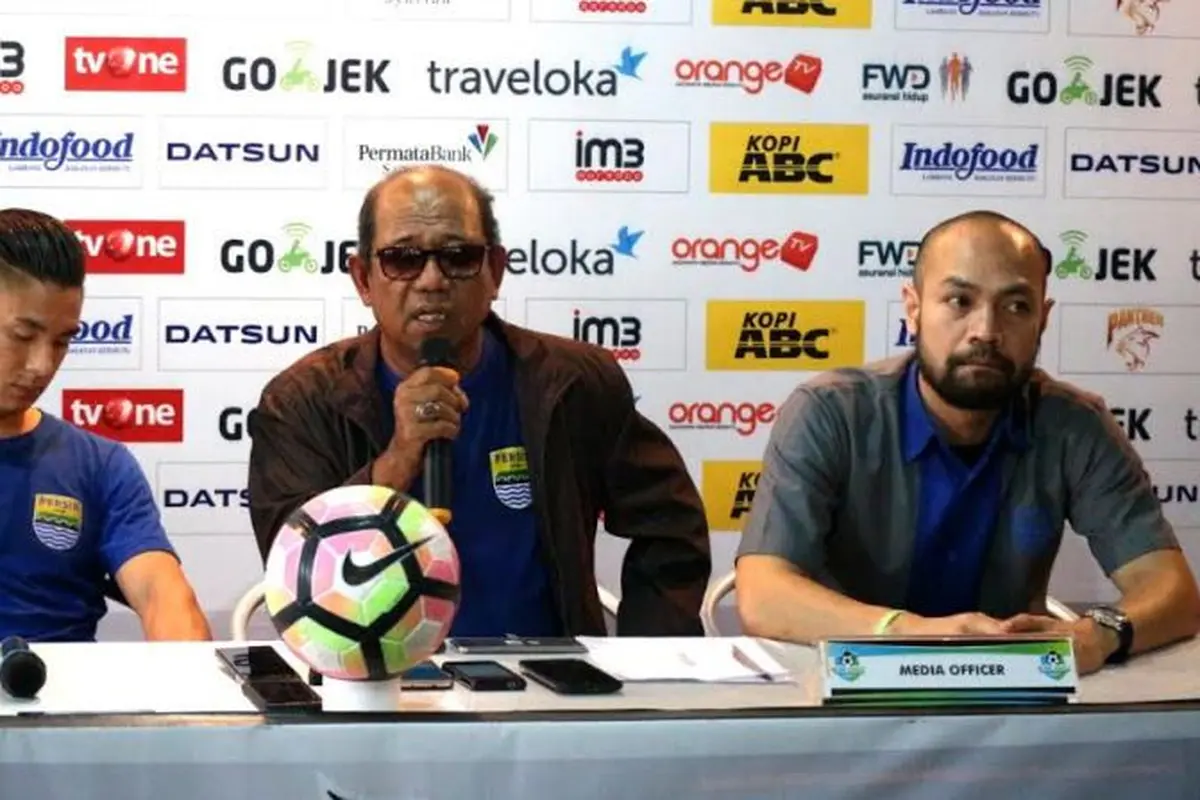 Pelatih Persib Bandung Emral Abus