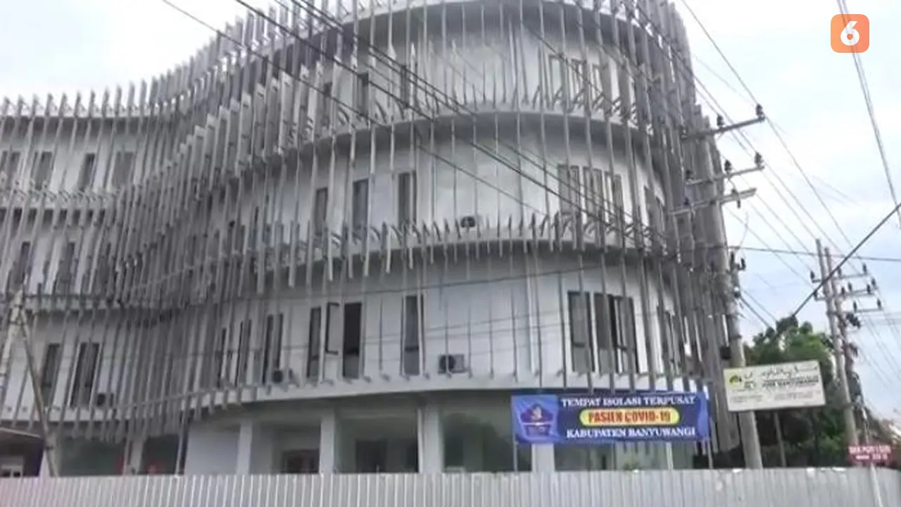 Gedung Wisma Atlet Banyuwangi kembali digunakan untuk lokasi isolasi terpusat Covid-19 di Banyuwangi. (Hermawan Arifianto/Liputan6.com)