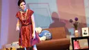 Tak heran jika Olga Lydia dipilih untuk bermain dalam teater ini, aktris cantik tersebut piawai dalam berekspresi memerankan karakter yang dibebankan kepadanya. (Deki Prayoga/Bintang.com)