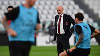 Pelatih AC Milan, Stefano Pioli. (AFP/Miguel Medina)