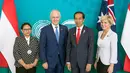 Presiden Joko Widodo (kedua kanan) berfoto bersama PM Australia Malcolm Turnbull (kedua kiri) didampingi Menteri Luar Negri masing-masing negara saat ASEAN-Australia Special Summit 2018 di Sydney (17/3). (Steve Christo/ASEANINAUS/AFP)
