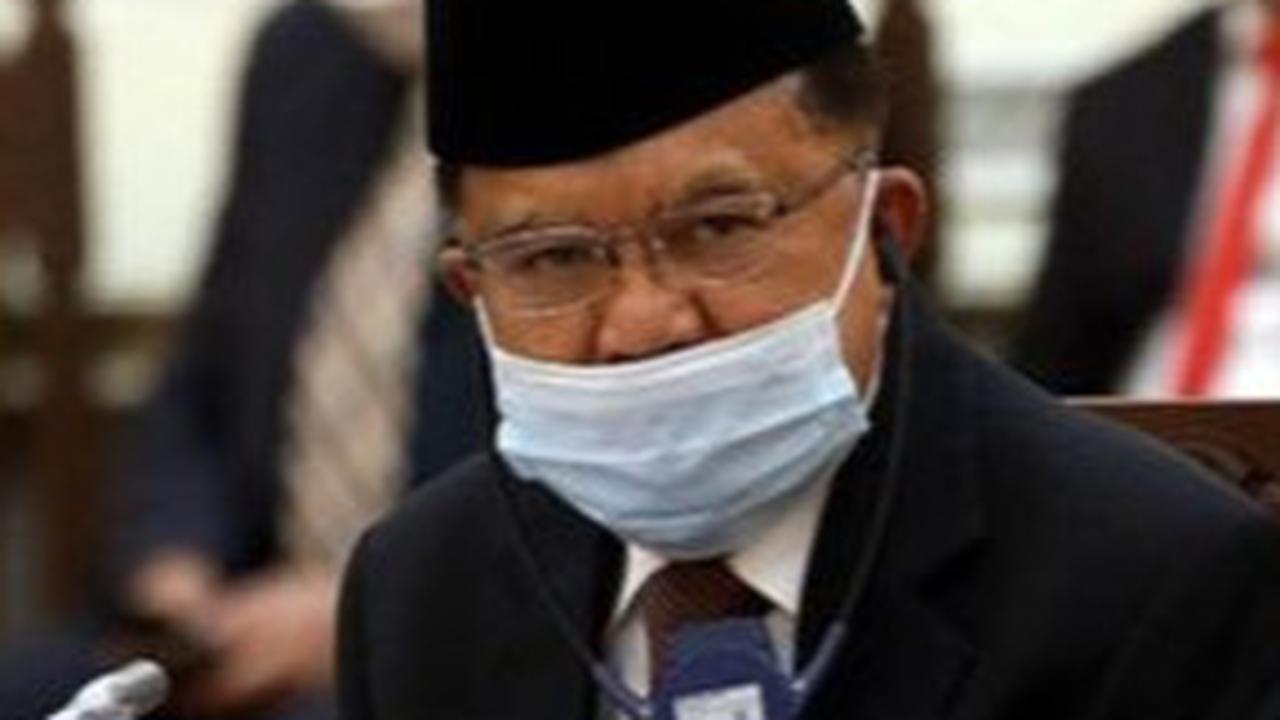 Wapres Pose Tiga Jari Saat Ultah PDIP, JK: Mau 1, 2, 3 Terserah Pak Ma'ruf lah