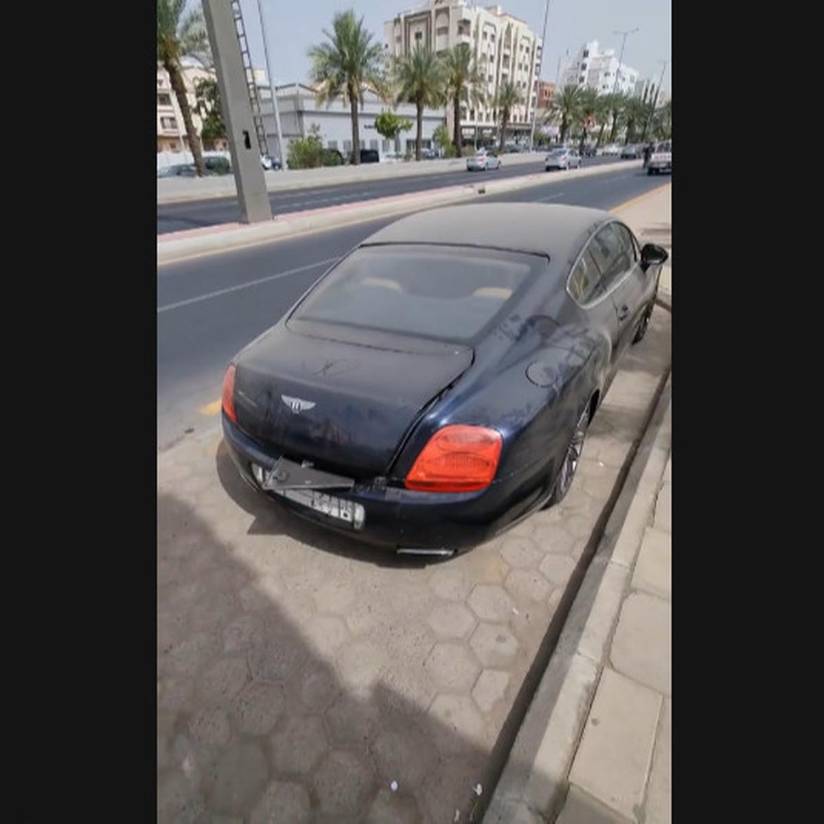 Orang Arab Seenaknya Tinggalkan Bentley Hingga Jaguar di Pinggir Jalan Sampai Bulukan