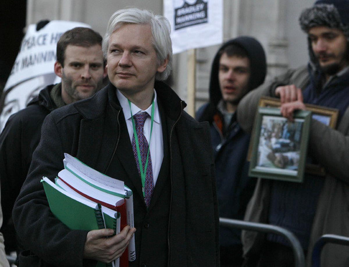 Coba bandingkan dengan sosok Assange yang satu ini