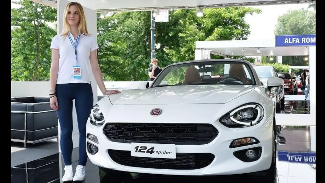Berisi Konten Seronok, Buku Panduan Fiat 124 Spider Dikecam
