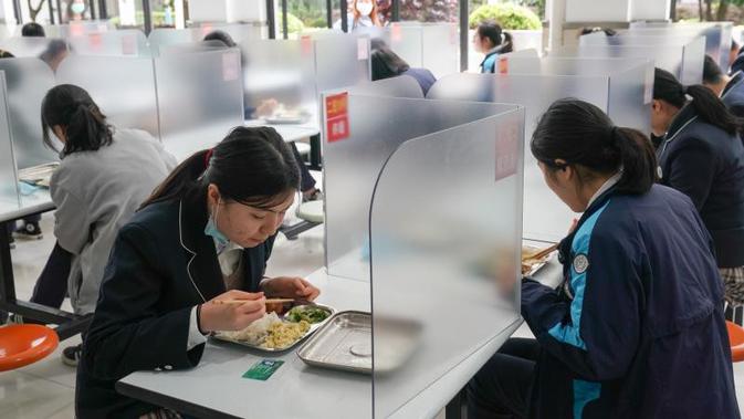 Sekolah di China sudah buka kembali (Sumber: Facebook/Shanghaiist)