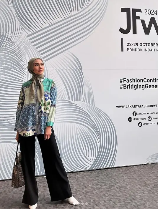 Fenita Arie [Instagram/fenitarie]