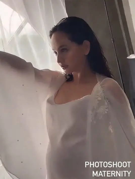 Angelica Simperler (Instagram/estherkwanmua)