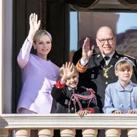 Pangeran Albert dari Monako dan istrinya, Putri Charlene, tampil penuh gaya untuk merayakan Hari Nasional negara itu pada hari Selasa, 19 November, anak kembar mereka yang berusia 9 tahun benar-benar mencuri perhatian. [Instagram/ @palaisprincierdemonaco]