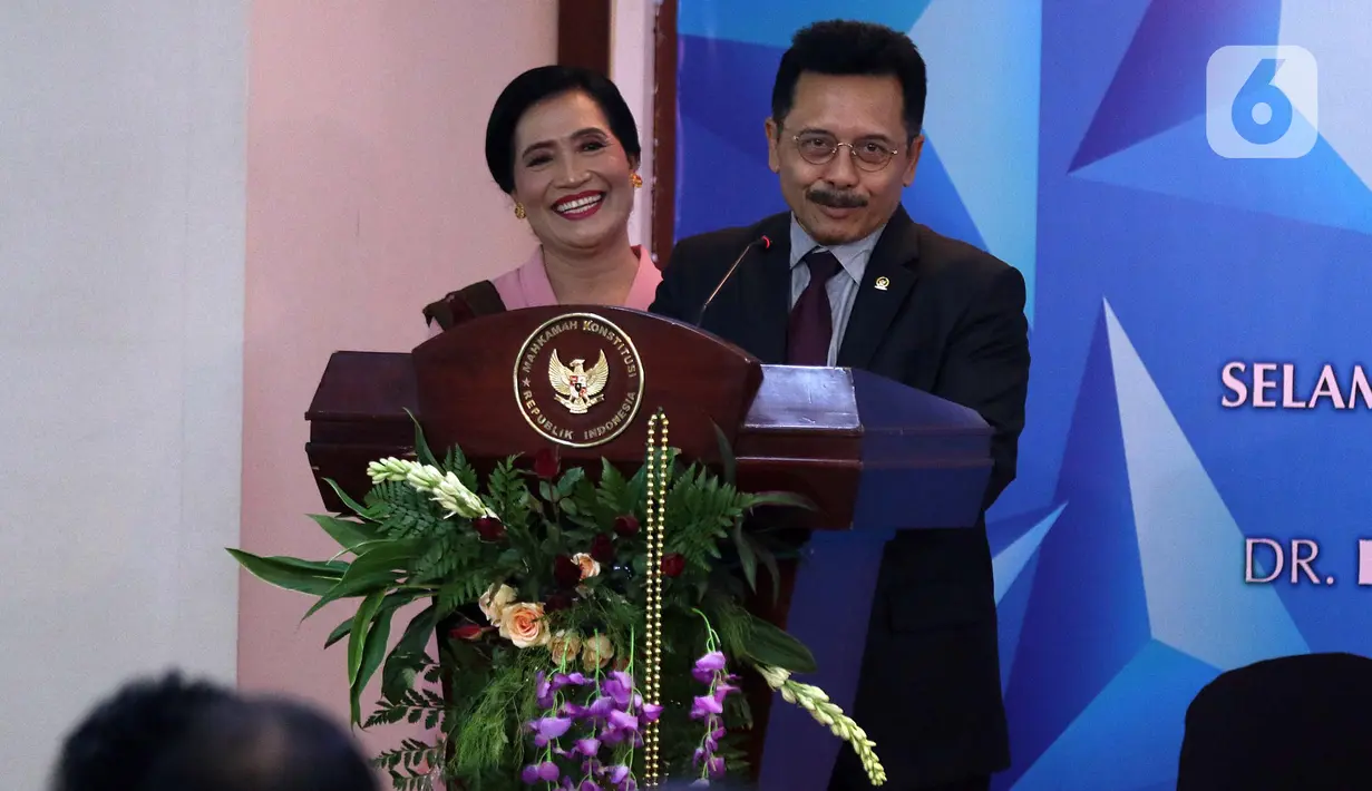 I Dewa Gede Palguna memberikan sambutan saat acara Pisah Sambut Hakim MK di Gedung MK, Jakarta, Selasa (7/1/2020). I Dewa Gede Palguna yang sudah berakhir masa tugasnya digantikan oleh Daniel Yusmic sebagai Hakim MK. (Liputan6.com/Johan Tallo)
