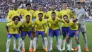 Para pemain starting XI Timnas Brasil U-20 berfoto sebelum dimulainya laga Grup D Piala Dunia U-20 2023 menghadapi Italia di Malvinas Argentinas Stadium, Mendoza, Argentina, Minggu (21/5/2023). (AP Photo/Natacha Pisarenko)