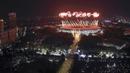 Suasana pesta kembang api saat pembukaan Asian Games di SUGBK, Jakarta, Sabtu, (18/8/2018). Pesta kembang api membuat langit Jakarta semakin gemerlap. (Bola.com/Peksi Cahyo)