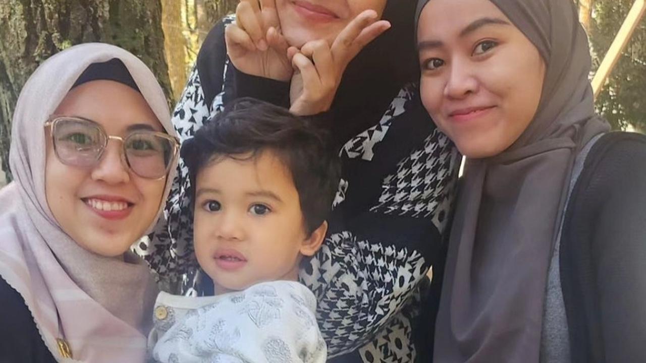 Beda 4 Tahun Dengan Zaskia Sungkar
