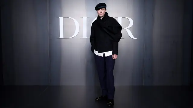 6 Adu Gaya Artis Pria di Dior Men’s Winter 2025-2026 Show, Nam Joo Hyuk, Robert Pattinson, hingga DJ Snake