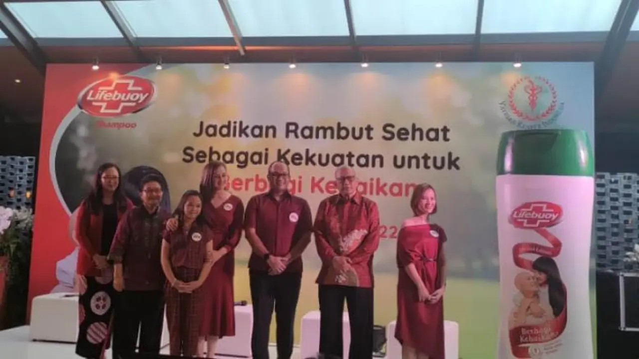 Tak Hanya Uang, Kita Bisa Membantu Para Pejuang Kanker dengan Menyumbangkan Rambut