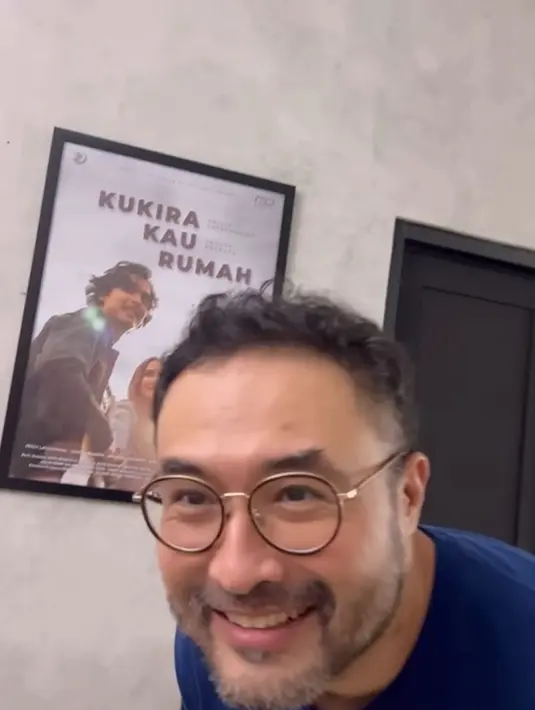 Prilly Latuconsina tunjukkan dirinya pakai behel. [Foto: Instagram/prillylatuconsina96]