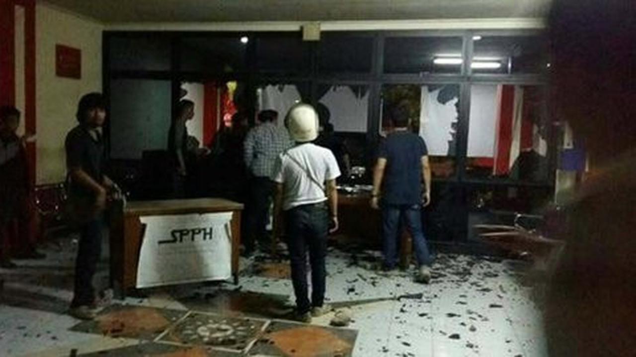Seperti preman, dari SMP sampai mahasiswa doyan tawuran