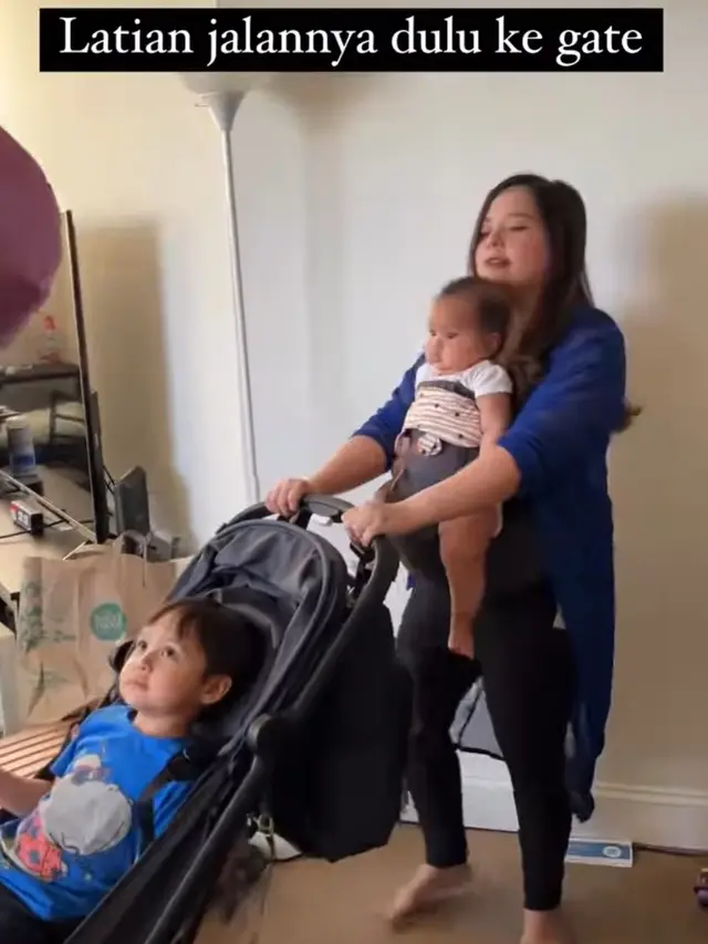 Persiapan Tasya Kamila pulang ke Indonesia tanpa didampingi suami. (Foto: Instagram Stories @tasyakamila)