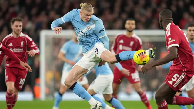 Foto: Momen Kartu Merah Kontroversial Dominik Szoboszlai saat Liverpool Ditekuk Man City di Liga Inggris