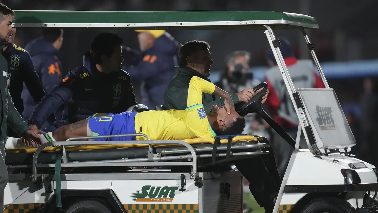 Foto: Cedera dan Tangis Neymar Warnai Kekalahan Pertama Timnas Brasil dari Uruguay di Kualifikasi Piala Dunia 2026 Zona Conmebol