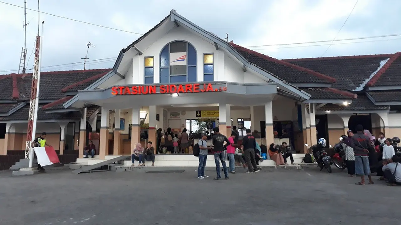 Suasana di Stasiun Sidareja Kabupaten Cilacap, Jawa Tengah pada akhir arus balik lebaran 2019, Minggu sore (16/6/2019). (Foto: Liputan6.com/Muhamad Ridlo)