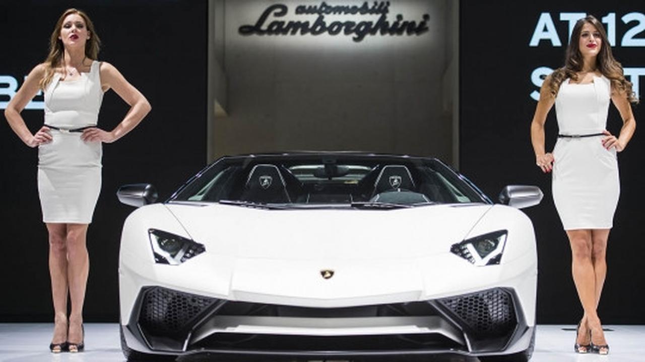 Deretan model cantik dan seksi pemanis Frankfurt Motor Show