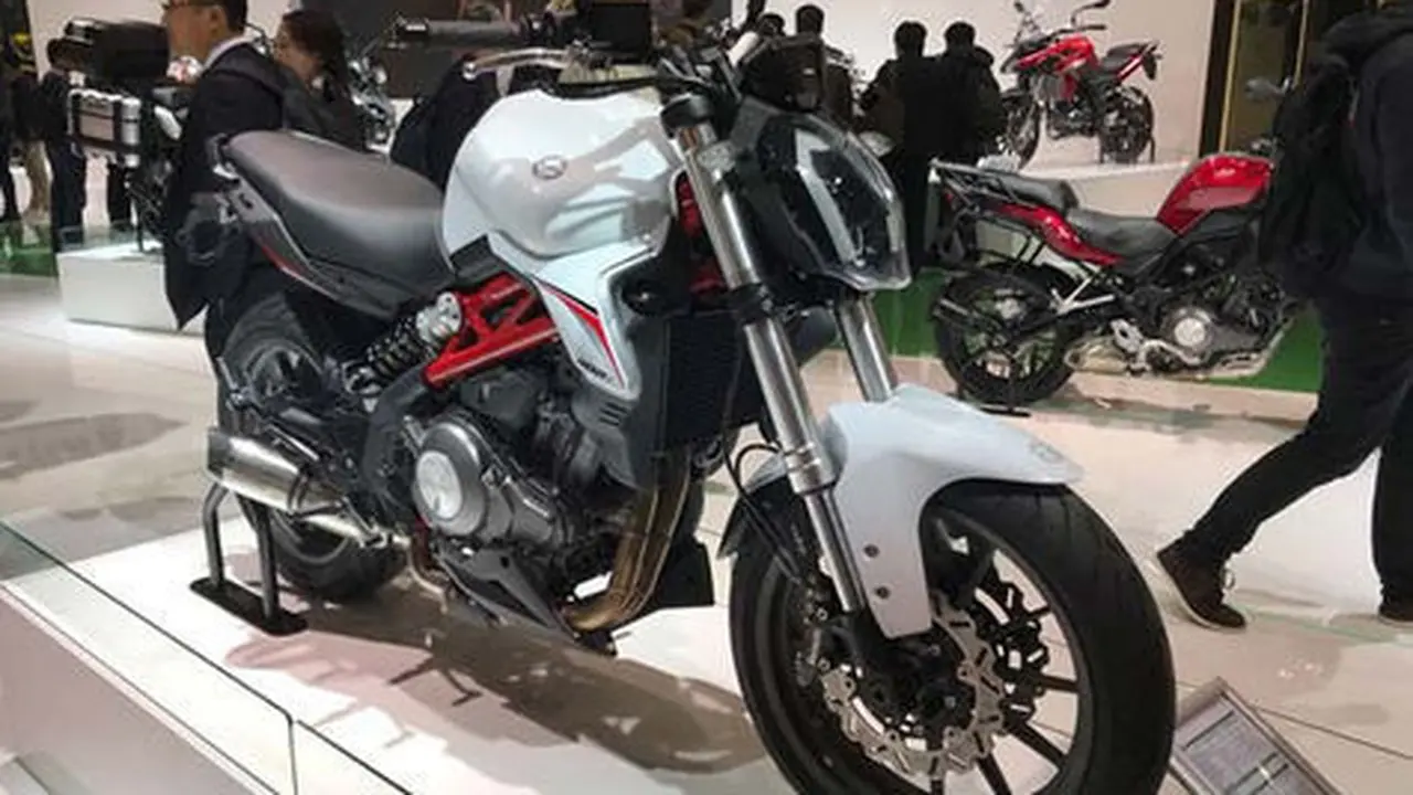 Benelli TNT 302S